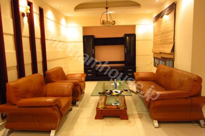 Bộ sofa đẹp tuyệt vời tại biệt thự xinh đẹp ở Thảo Điền Quận 2.