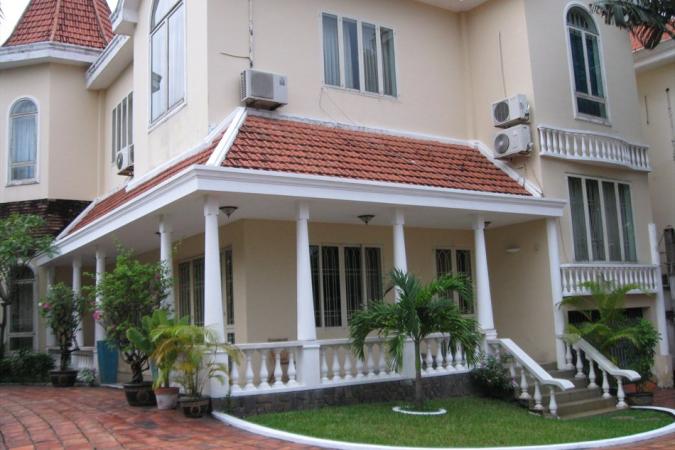 Affordable villa with pool and garden in Dist. 2