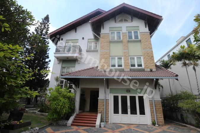 Villa hồ bơi trong khu compound tại Thảo Điền, quận 2