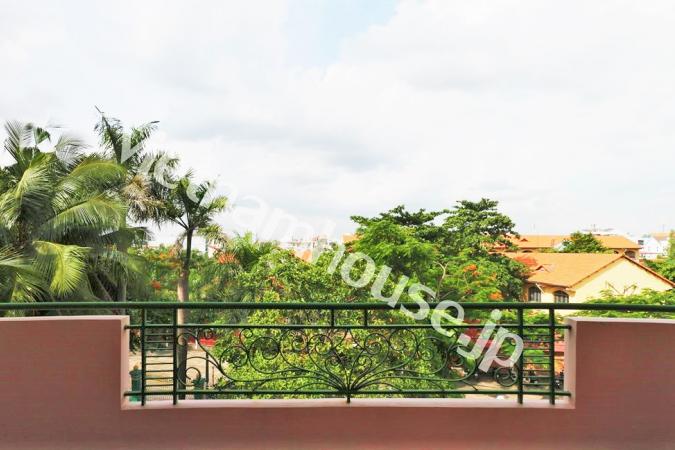 Villa with spacious garden in An Phu District 2