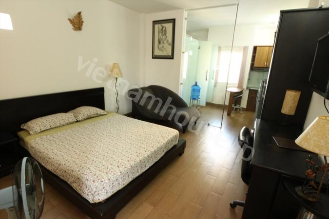 Studio type service apartment, close to Le Van Tam Park.